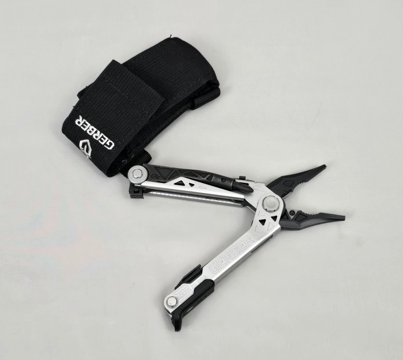 GERGER MADE IN USA Center Drive Multi-Tool w/Deployable Pliers and MOLLE Sheath