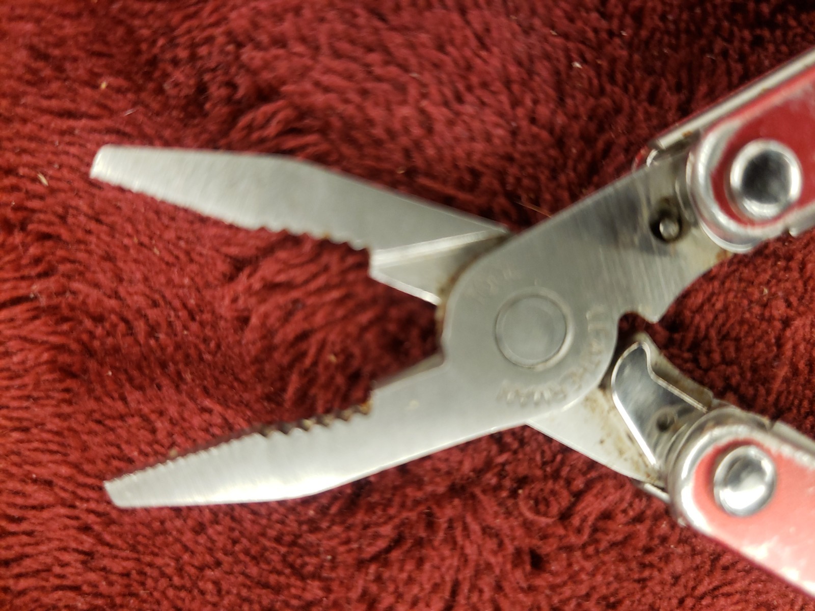 🔪 Leatherman Squirt P4 Multi-Tool Red