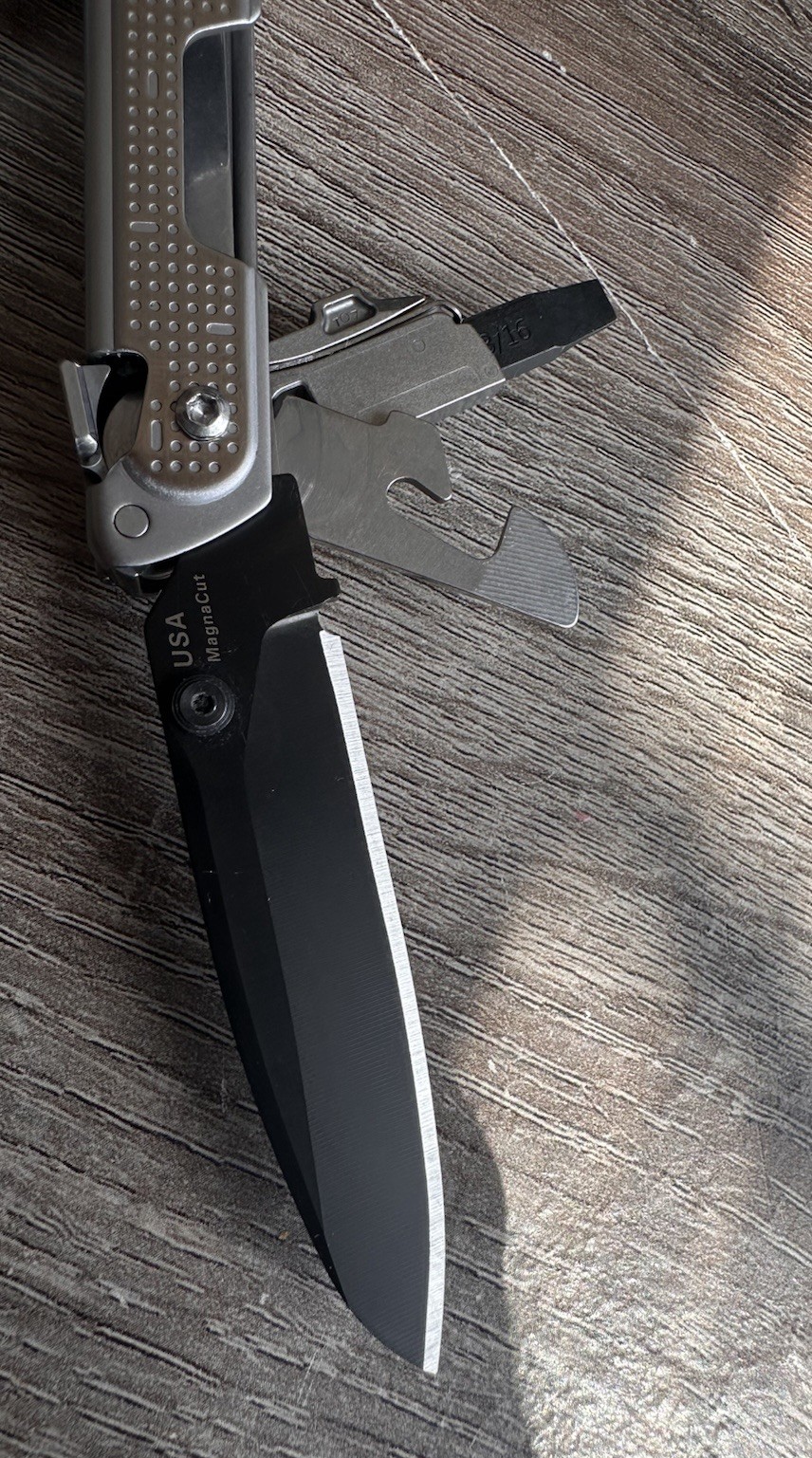 Leatherman FREE P2 Multitool with Arc Magnacut Blade And More