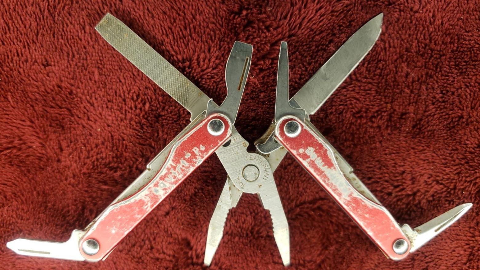 🔪 Leatherman Squirt P4 Multi-Tool Red