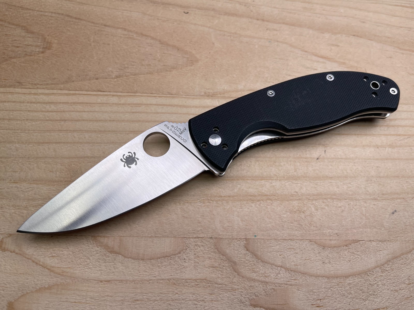 Spyderco Tenacious Folding Pocket Knife 8Cr13MoV Straight Edge Blade – Very Nice