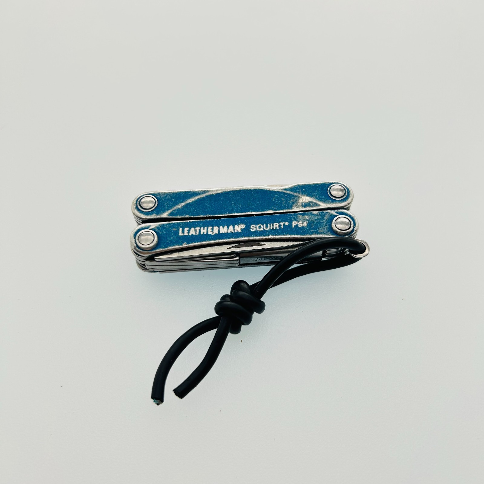 Leatherman Squirt PS4 BLUE – 8-in-1 Keychain Multi-Tool Discontinued (CODE9)