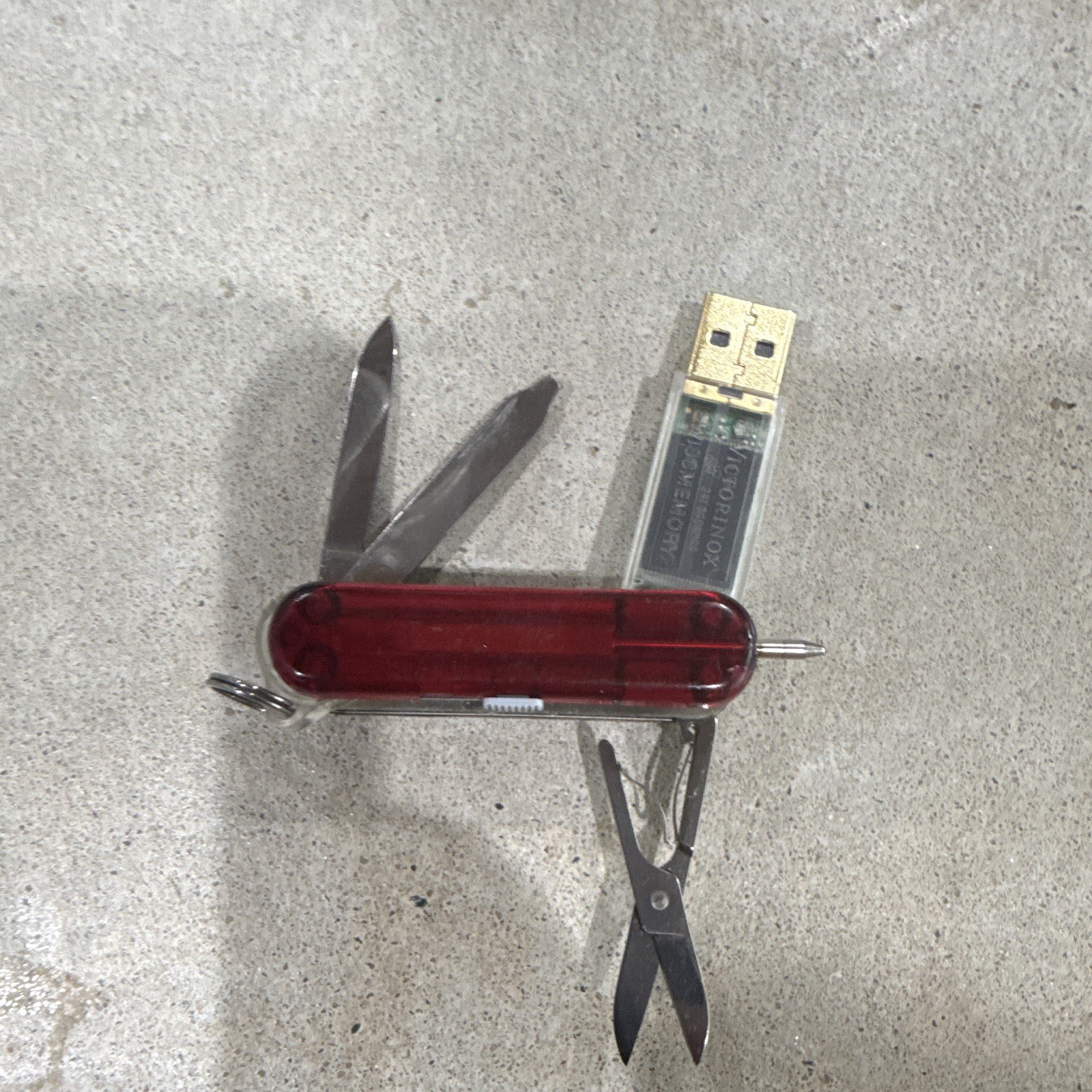 Victorinox SwissMemory Swiss Army 5-Tool Multi-Tool USB Flash Drive Red