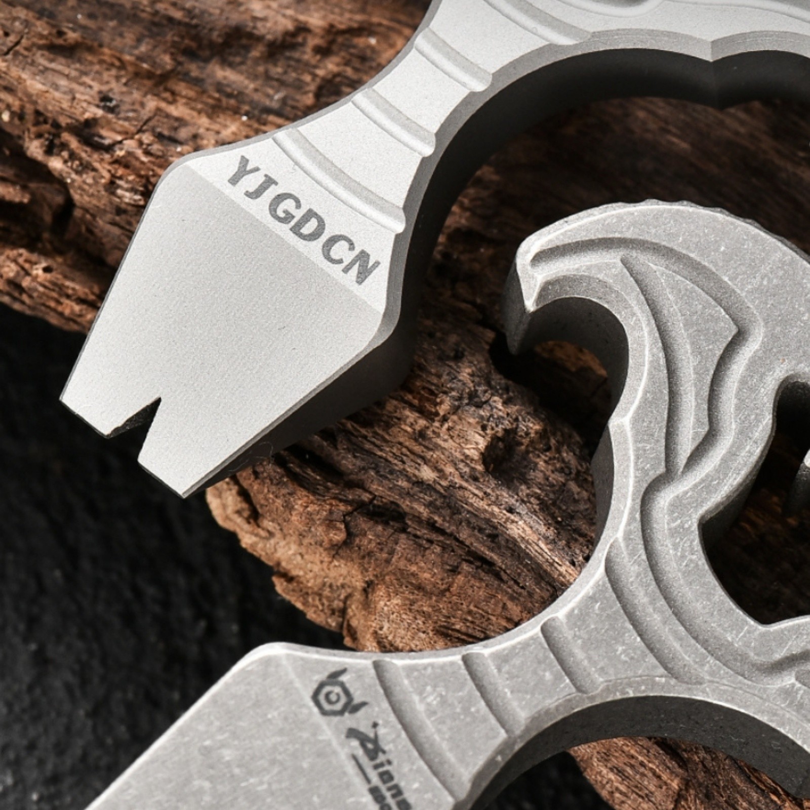 Titanium Alloy EDC Cobra Shape Multi-Tool Keychain Pry Bar Bottle Opener Gear