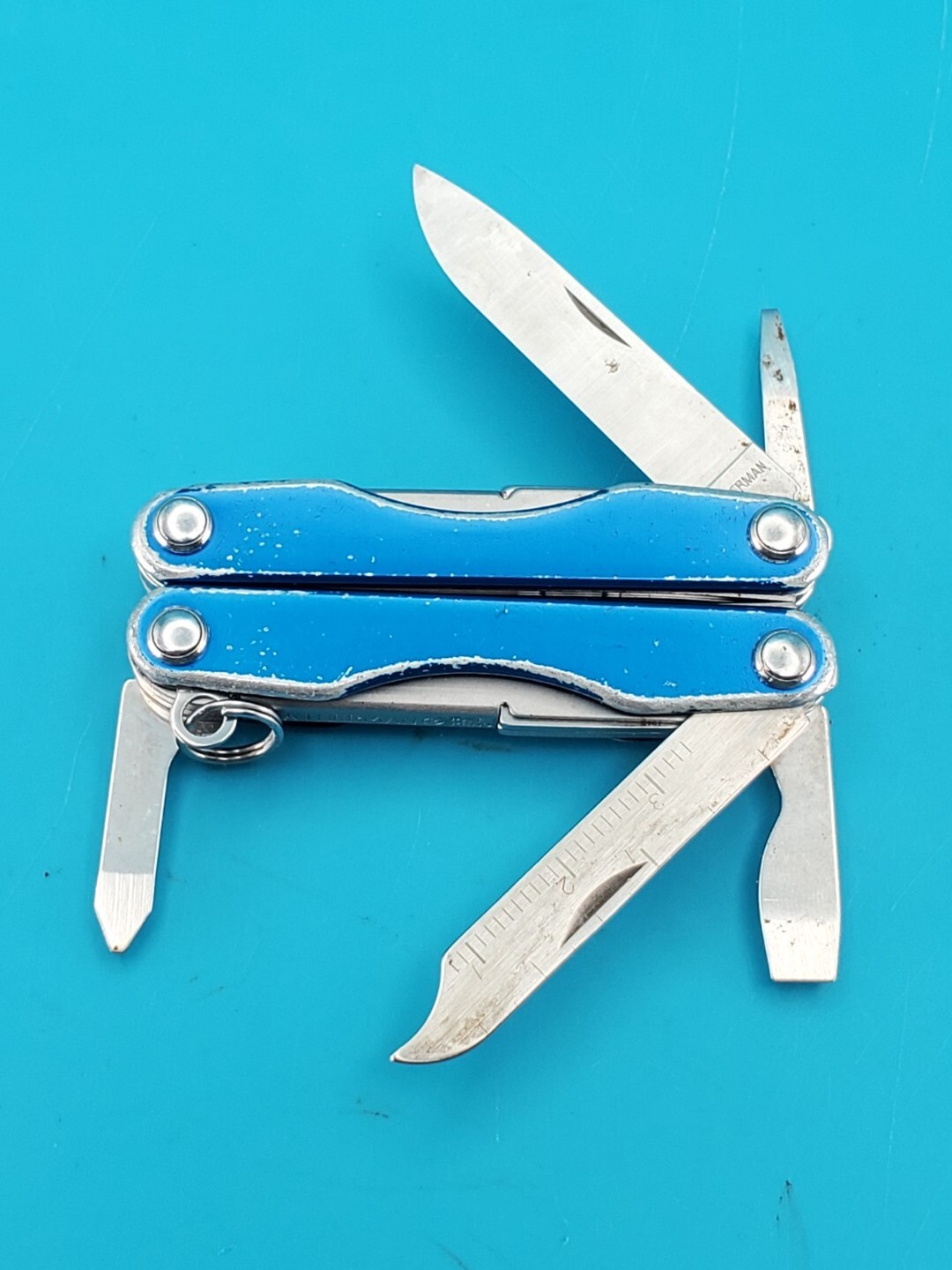 Leatherman “Squirt S4” Stainless Steel Multi Tool! BLUE!