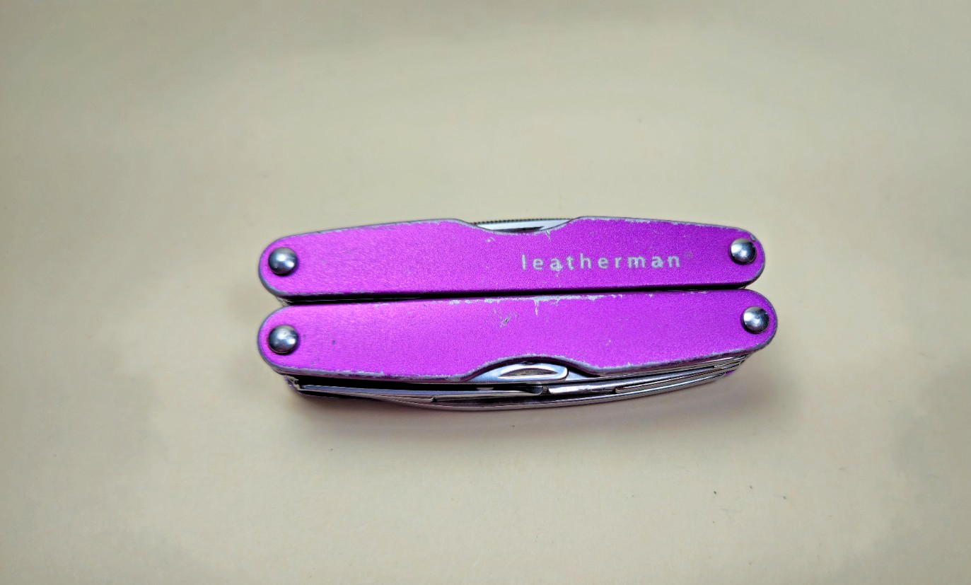 Leatherman Juice XE6 Purple Multi-Tool – Retired Collectable