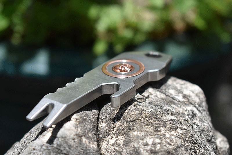 1PC EDC Titanium Inlaid Skull Multi Tools Pry Bar Crowbar Wrench Opener Keychain