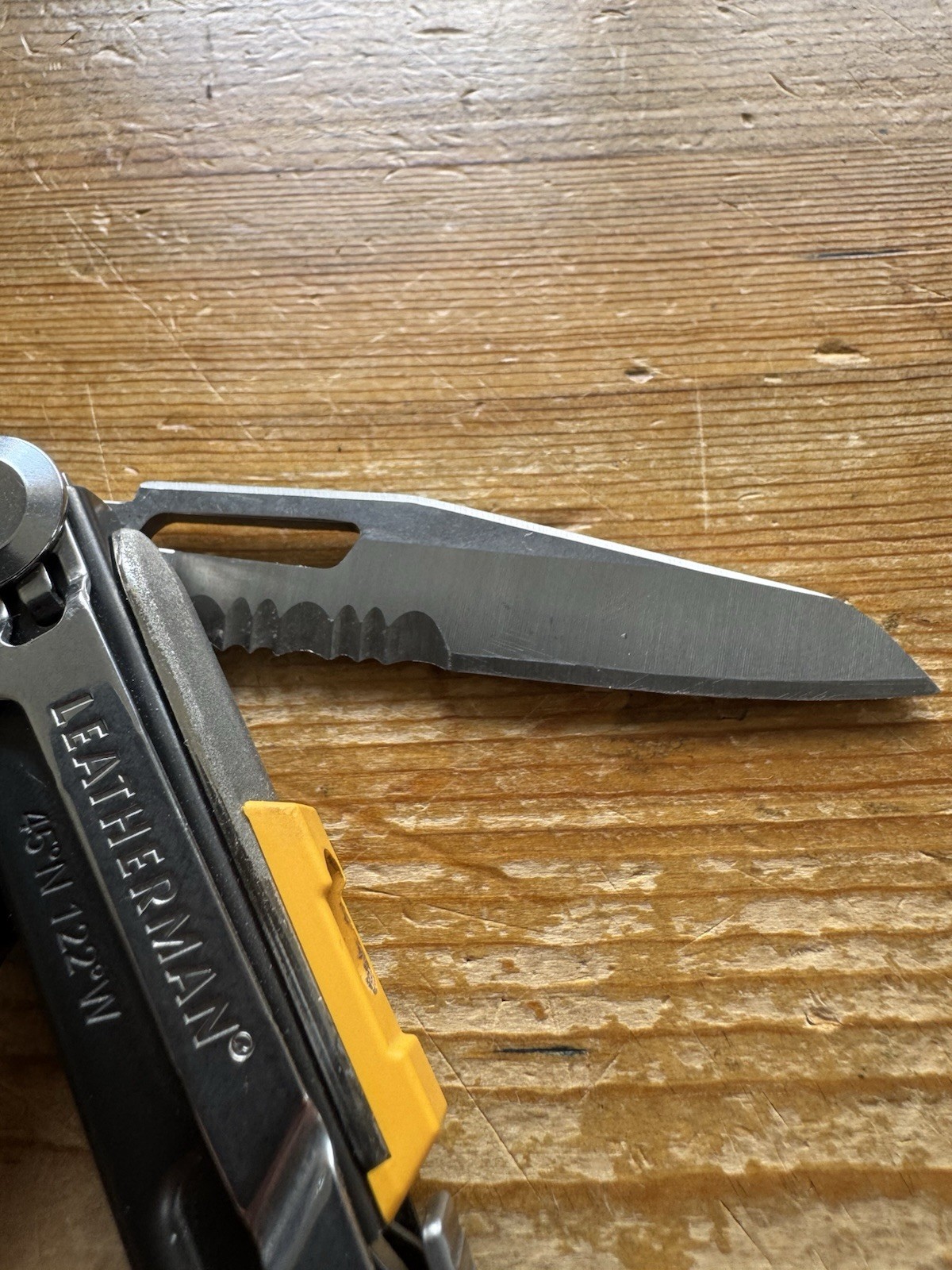 Leatherman Signal Multi-Tool Black / Yellow – Excellent!