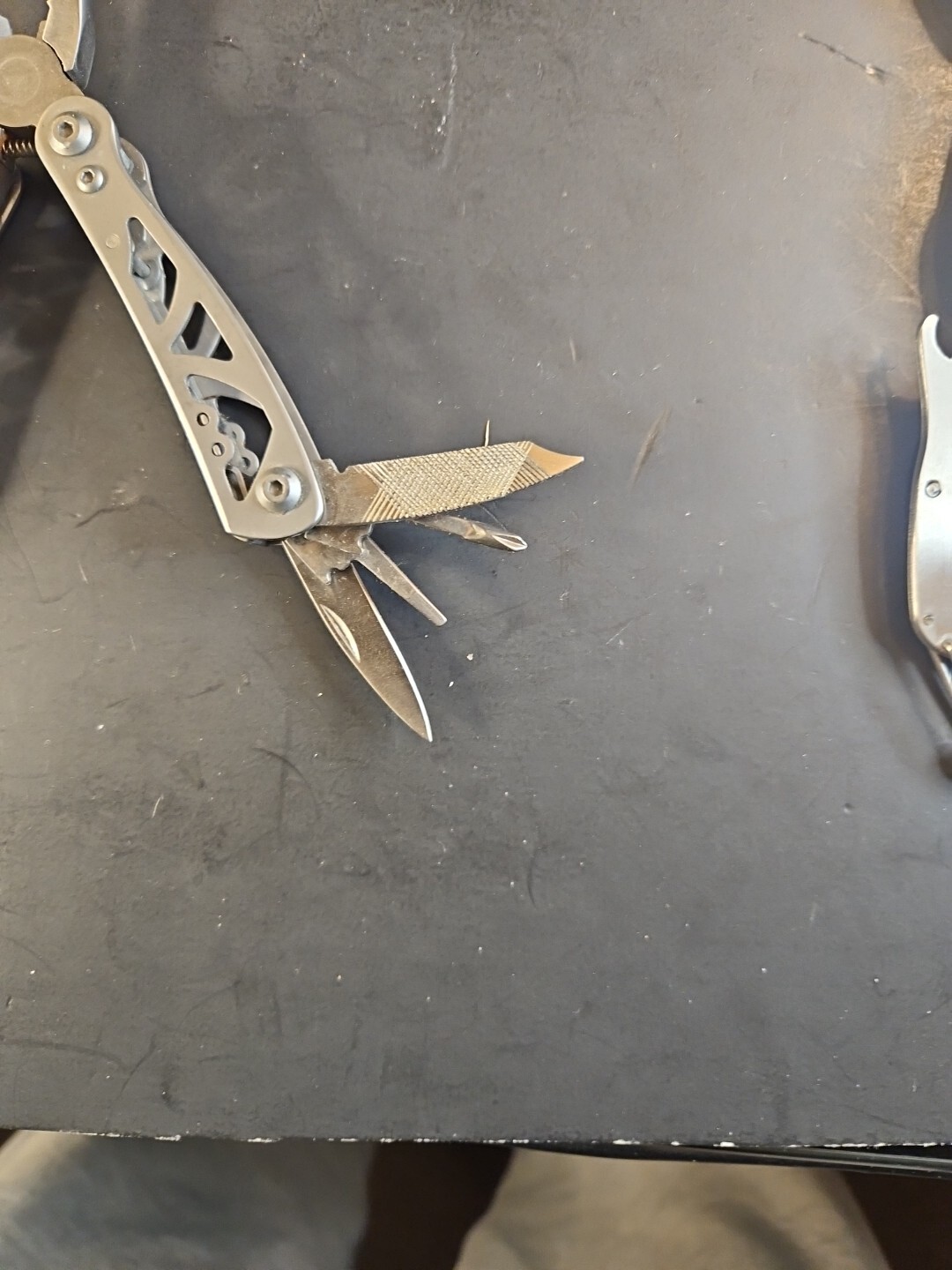 4.5″ Multitool Bold