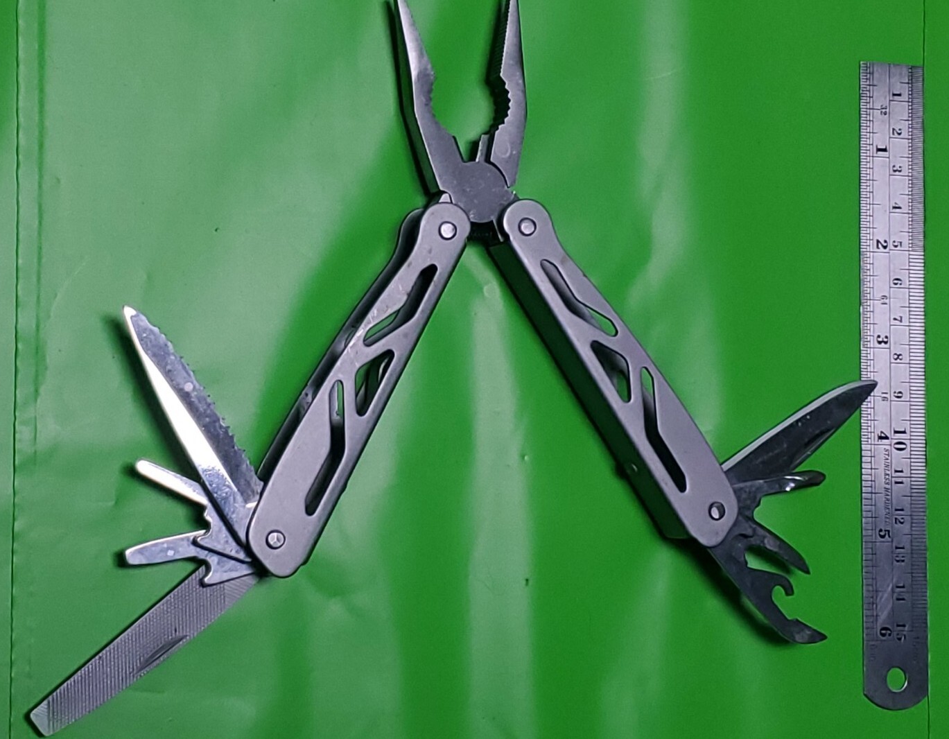GRIP 12-in-1 Pocket Multi-Tool – 46627