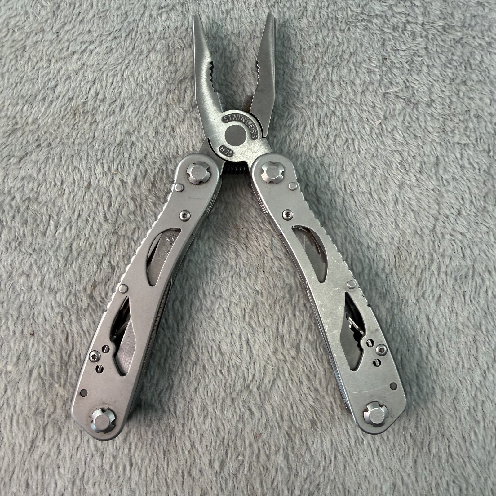 Unbranded 9 In 1 Multi Tool Knife Pliers Saw with Leatherman Sheath (B35)