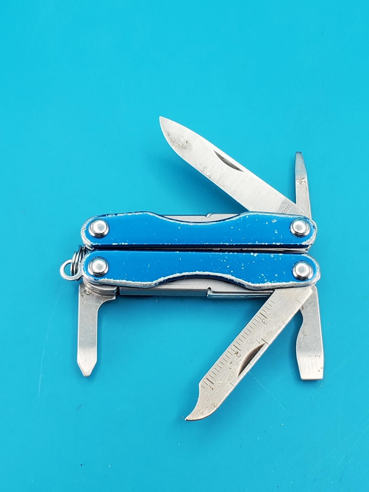Leatherman “Squirt S4” Stainless Steel Multi Tool! BLUE!