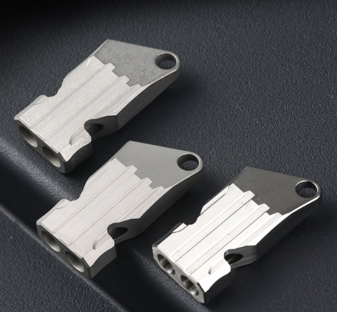 EDC Titanium Portable Keychain Treble Whistle Neklace Outdoor Cmaping Travel