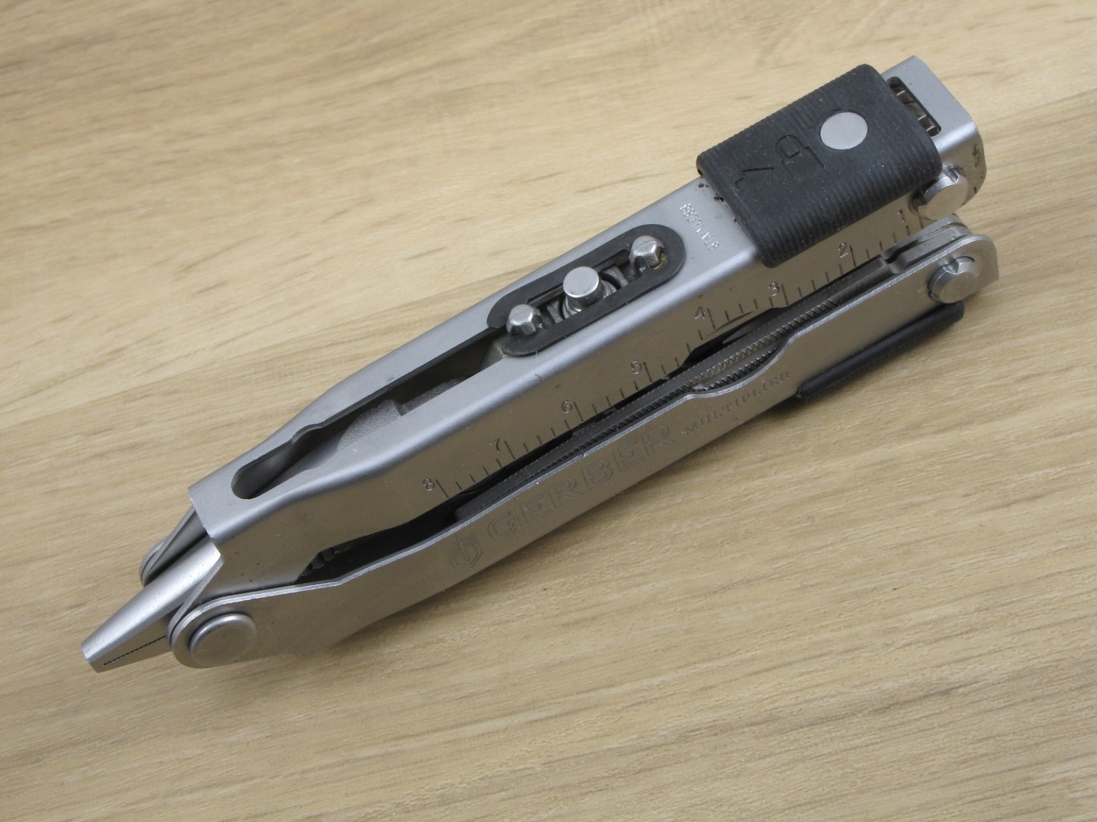 Gerber MP600 Basic Multi-Tool, Needlenose Pliers, Knife, Stainless, USA
