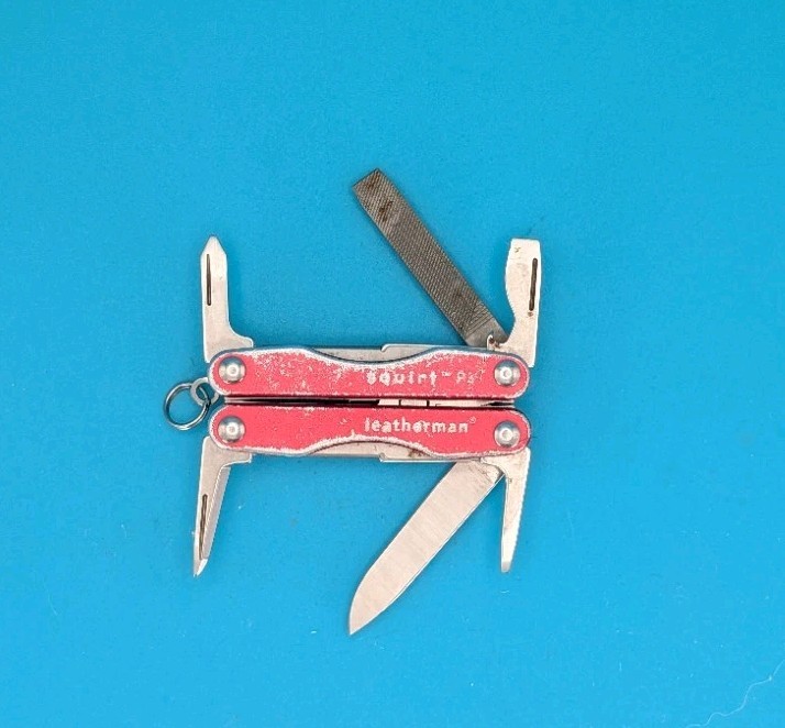 Leatherman Squirt P4 Multi-Tool, Key Ring, Retired, RED!