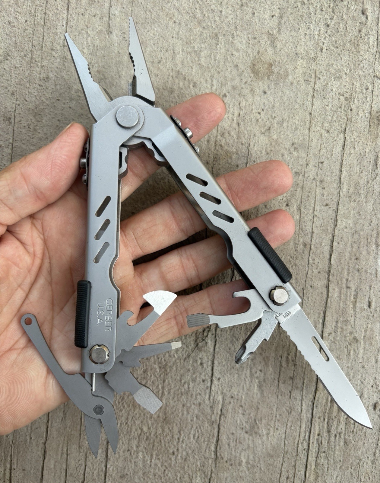 GERBER USA MP400 COMPACT SPORT EDC MULTI-TOOL PLIERS KNIFE SCISSORS & SHEATH EXC