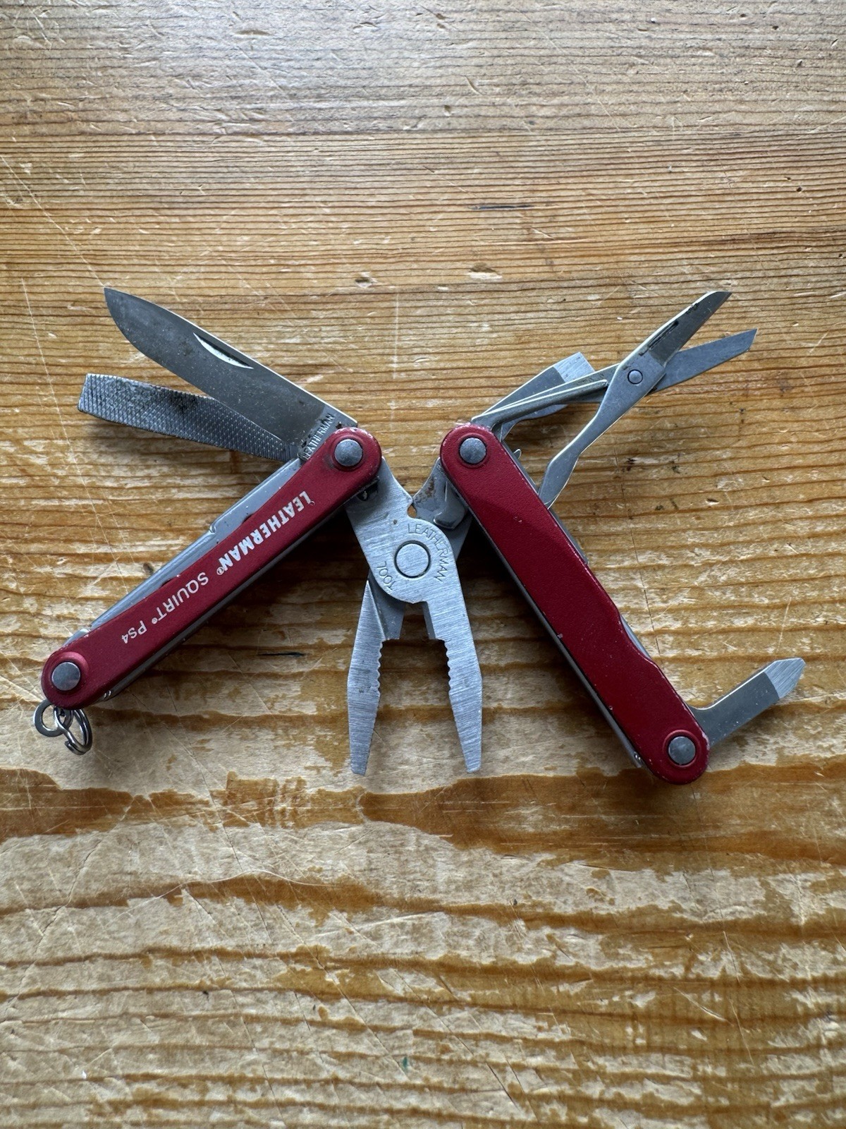 Leatherman SQUIRT PS4 Multi-Tool With Pliers Scissors Knife Red Discontinued