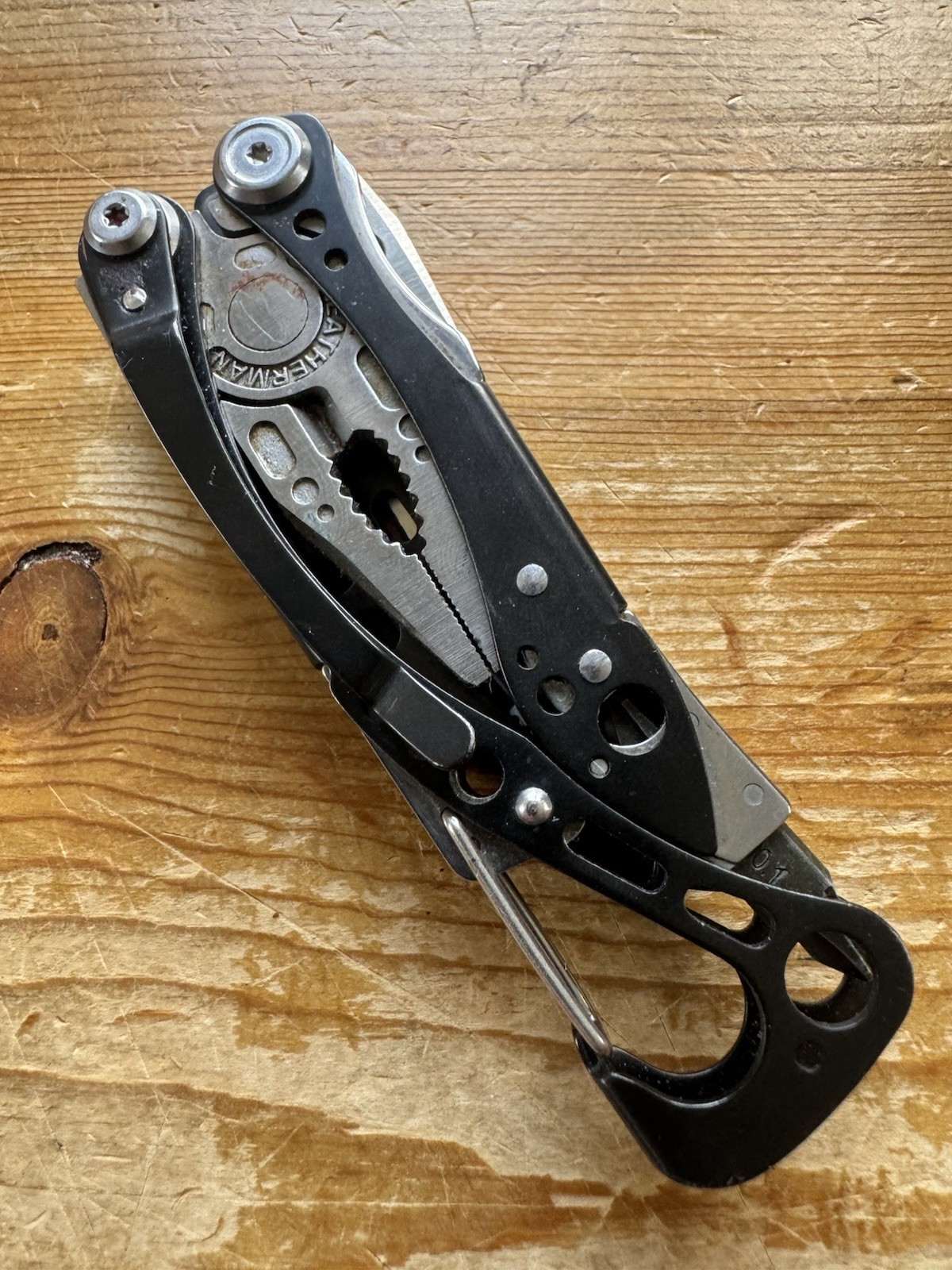 Leatherman Skeletool CX Multitool Plain Blade 154CM Steel Carbon Fiber