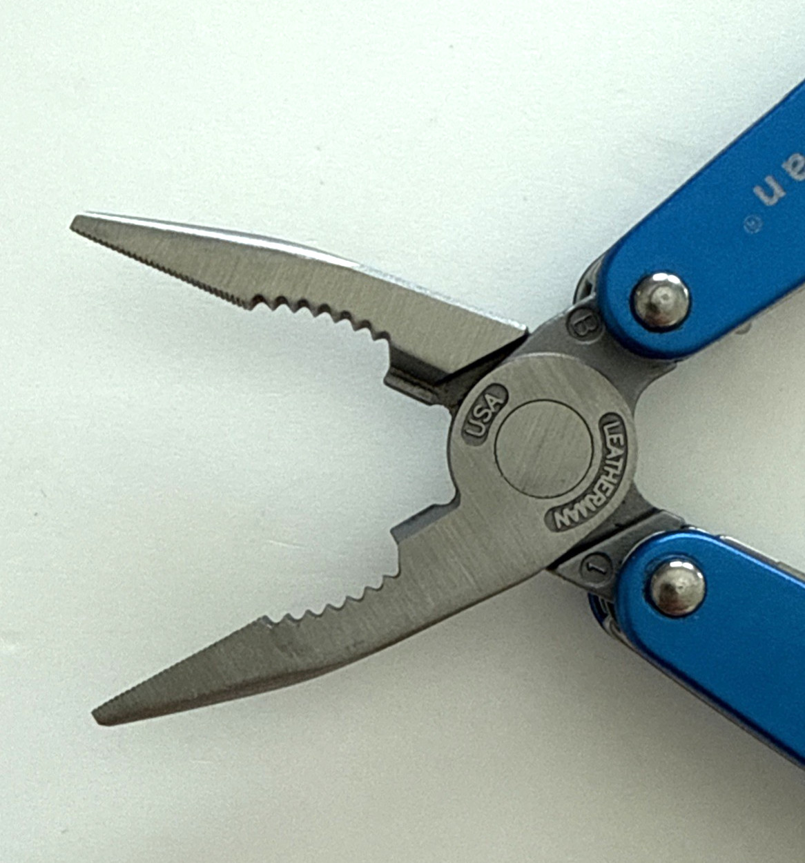 Leatherman Juice CS4 Multi-Tool Blue USA