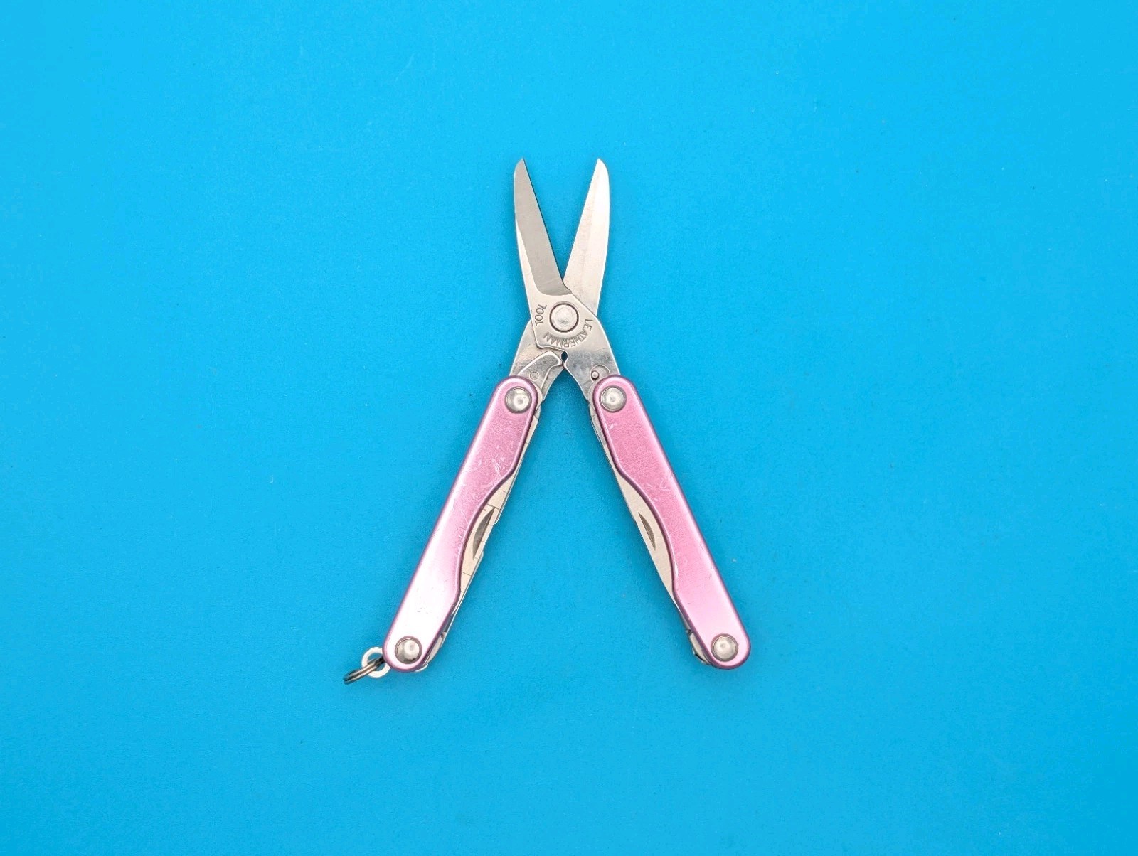 Leatherman “Squirt S4” Stainless Steel Multi Tool – PINK!