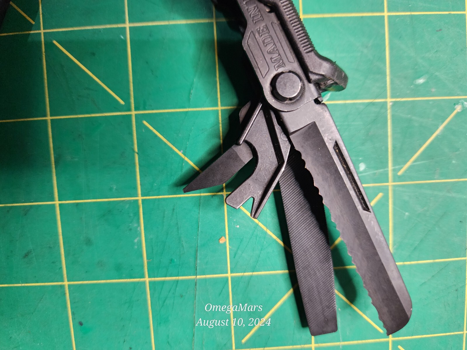 Gerber Center Drive #O4 W/ Sheathe looks and feels brand new