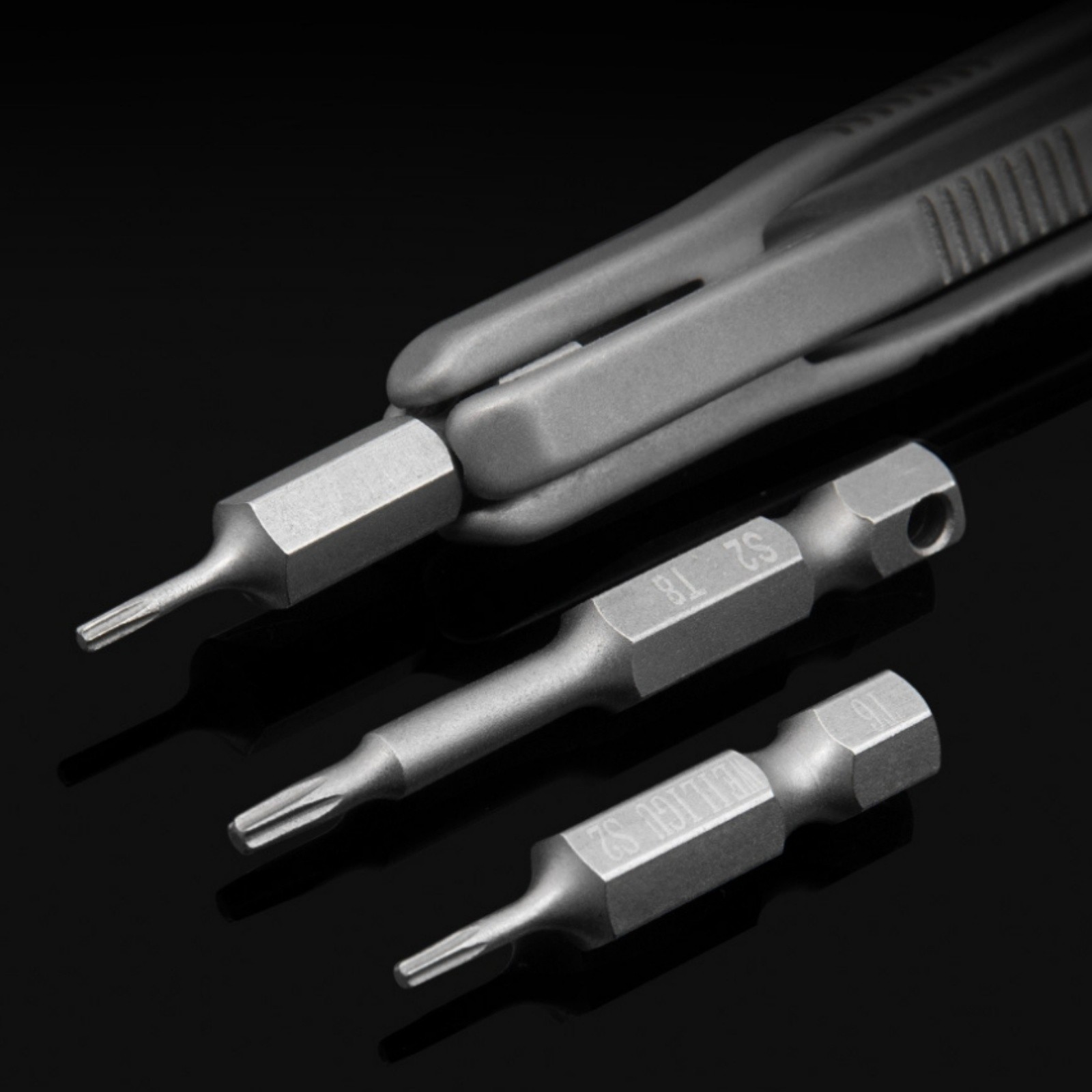 Titanium Alloy Pocket Screwdriver with T6 T8 Driver Bits Tools Portable