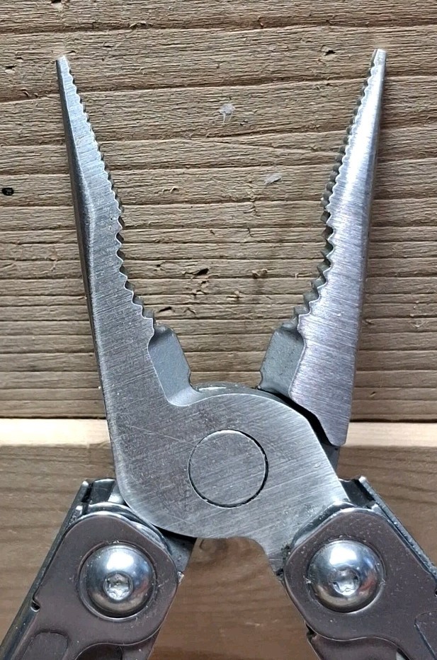 LEATHERMAN WINGMAN MULTI-TOOL MADE 03/25 PERFECT CONDITION WITH SHEATH