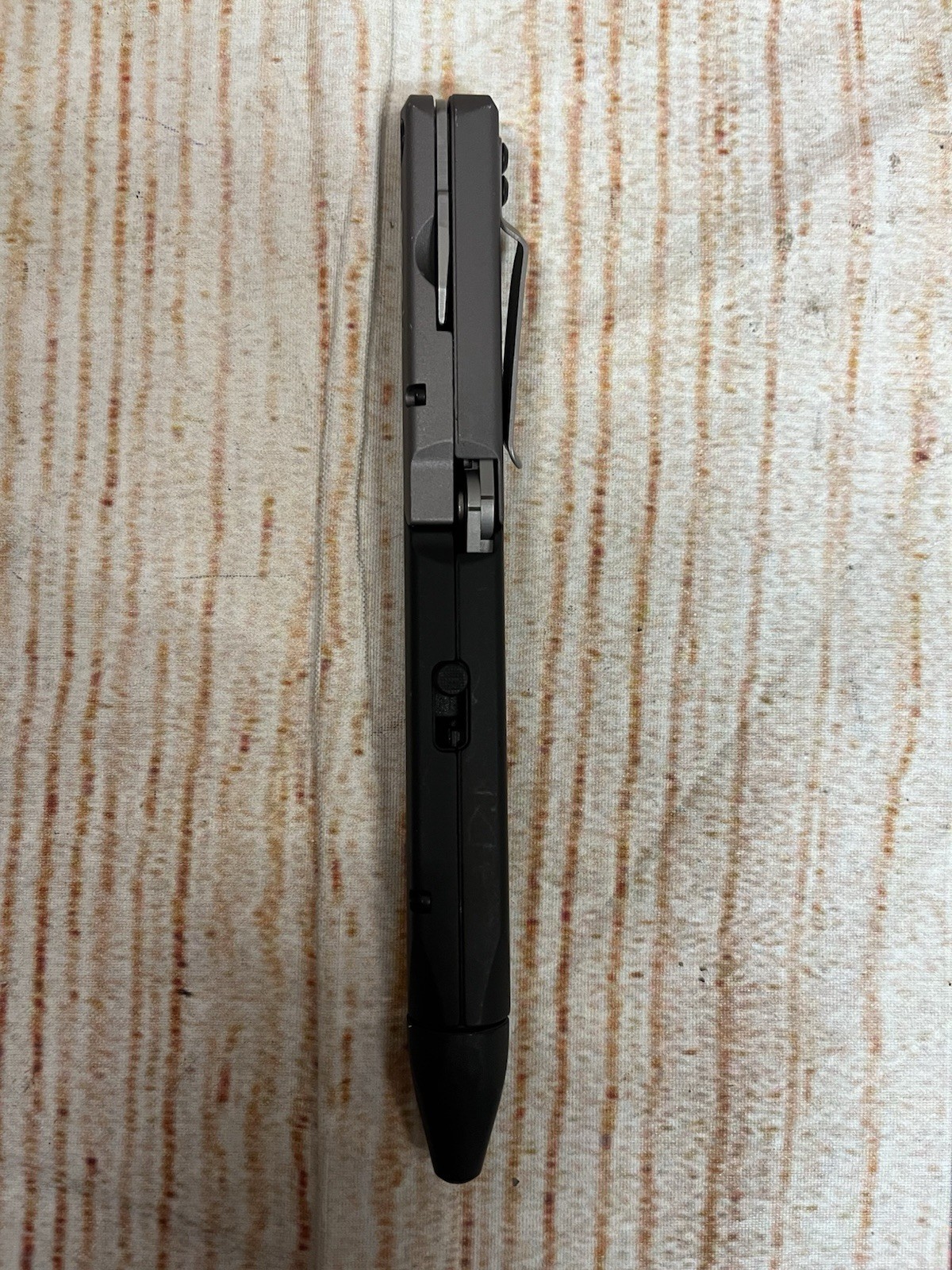 Sog Baton Q2 Multi Tool Flashlight Folding Knife Screwdriver Bottle Opener
