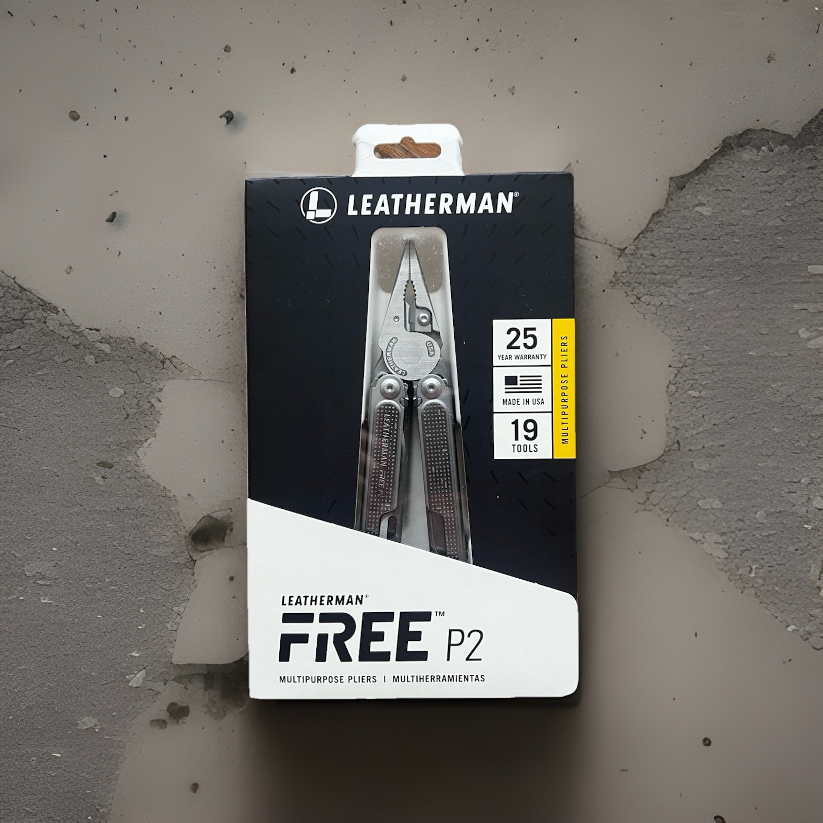 Leatherman FREE P2 Multitool NIB Gray Sheath Included 19 Tools Magnetic USA