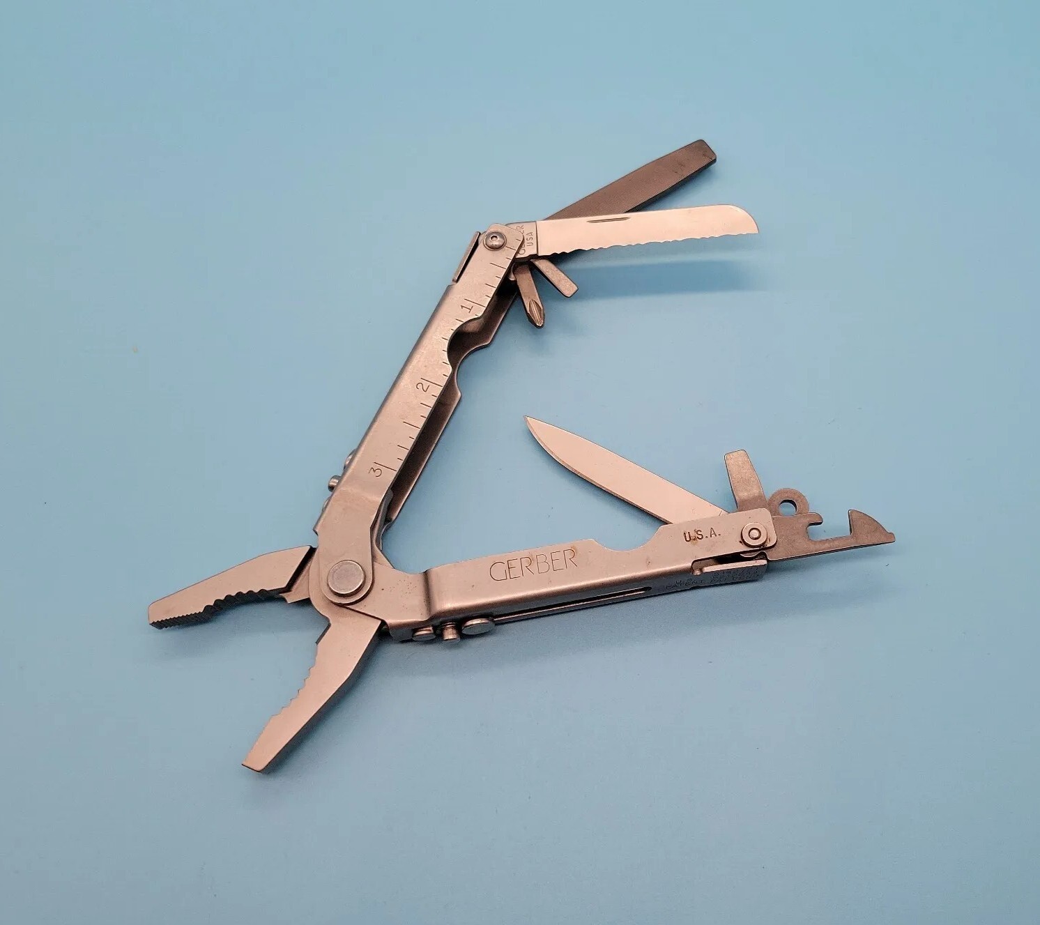 Gerber USA MP600 Multi-Tool Gray Blunt Nose Pliers Screwdrivers Knife – Vintage