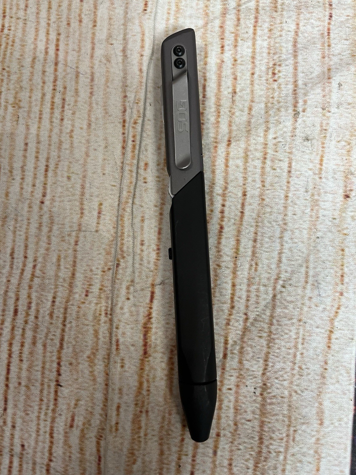 Sog Baton Q2 Multi Tool Flashlight Folding Knife Screwdriver Bottle Opener