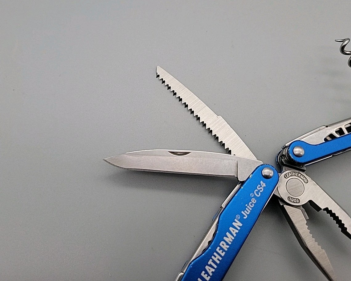 Leatherman JUICE CS4 Multi-Tool – Dated 0912 – Blue – Discontinued – Pliers