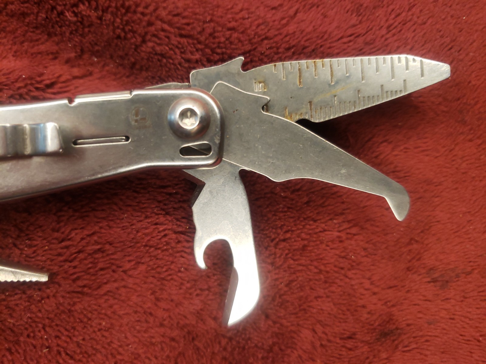 Leatherman Wingman Multi Tool with Sheath with light damage 0120 Date Code