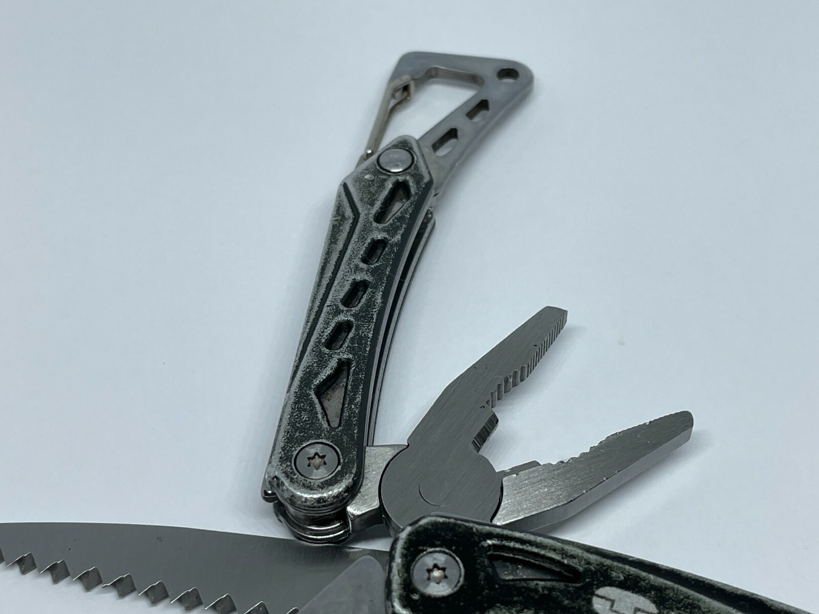 True Utility Seven Multi-Tool 7 in 1 Compact Pocket Knife Quick Release Clip