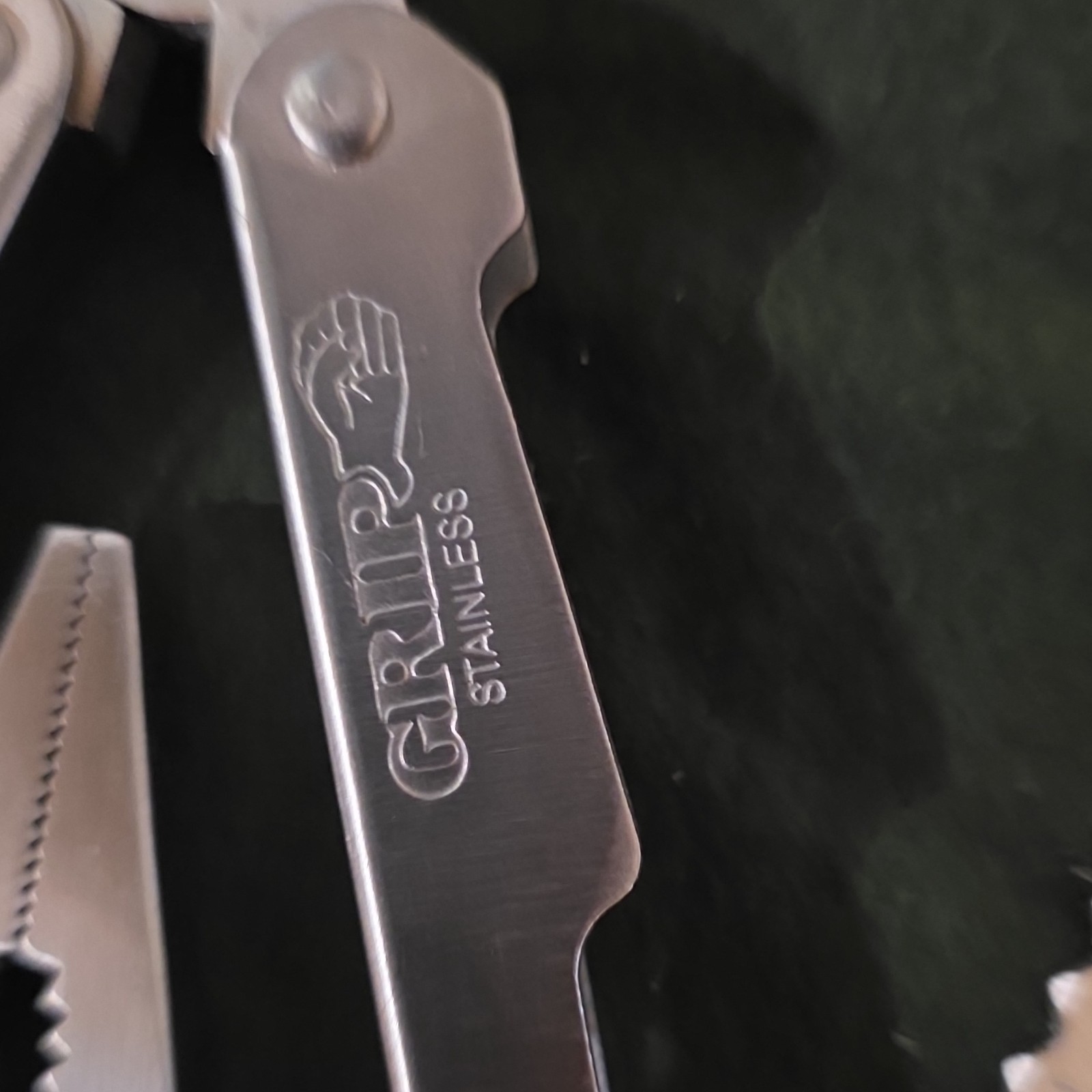 GRIP Stainless Steel Multi-Tools Plier Knife Screwdriver Silver Sheath