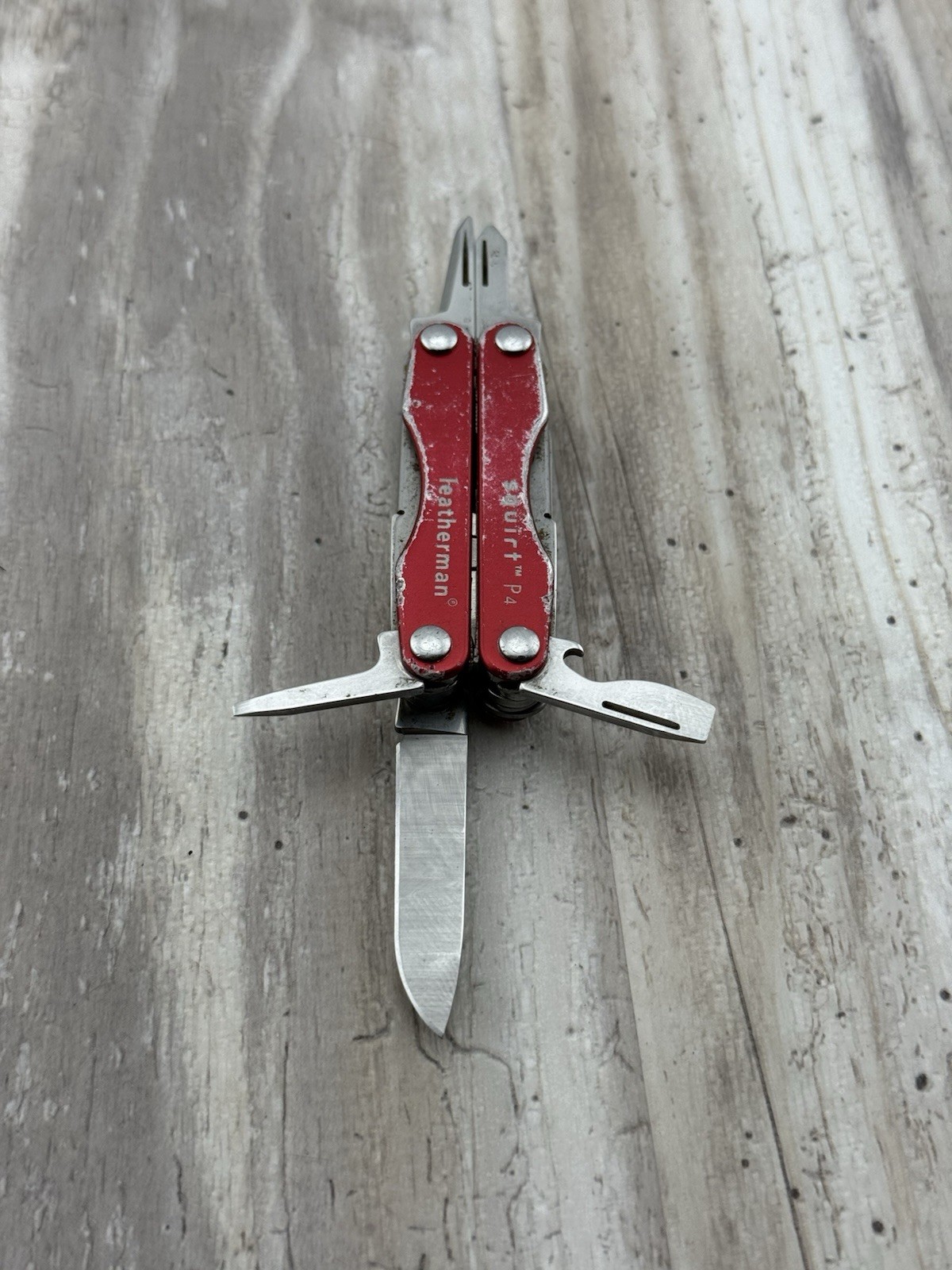 Leatherman Squirt P4 Keychain Multitool Pliers Red Aluminum