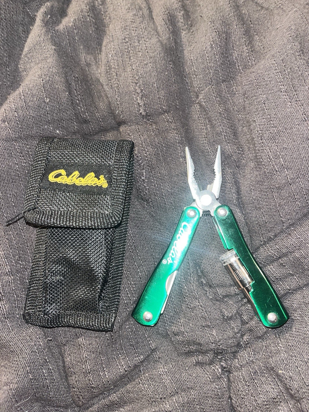 Cabelas Green Multitool w/flash Light And Case