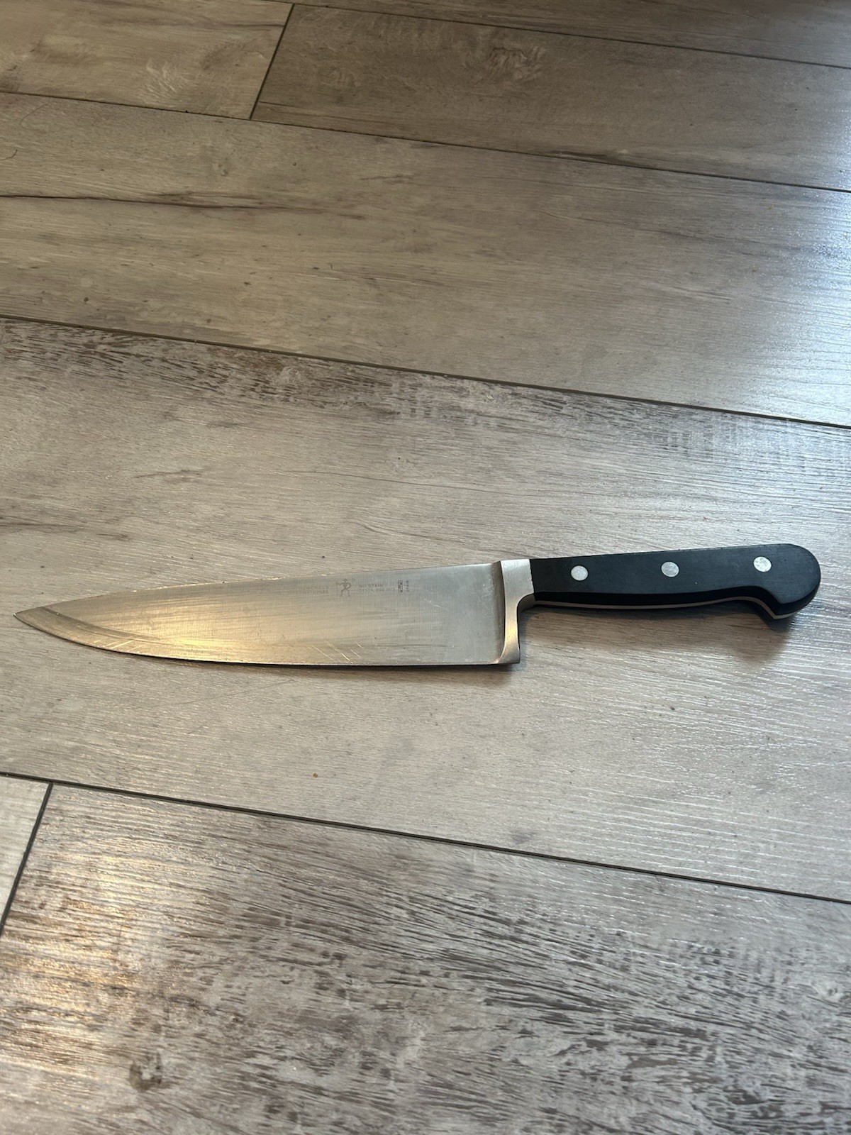 J. A. Henckels International Classic 31161-200 8″ Stainless Chef’s Knife