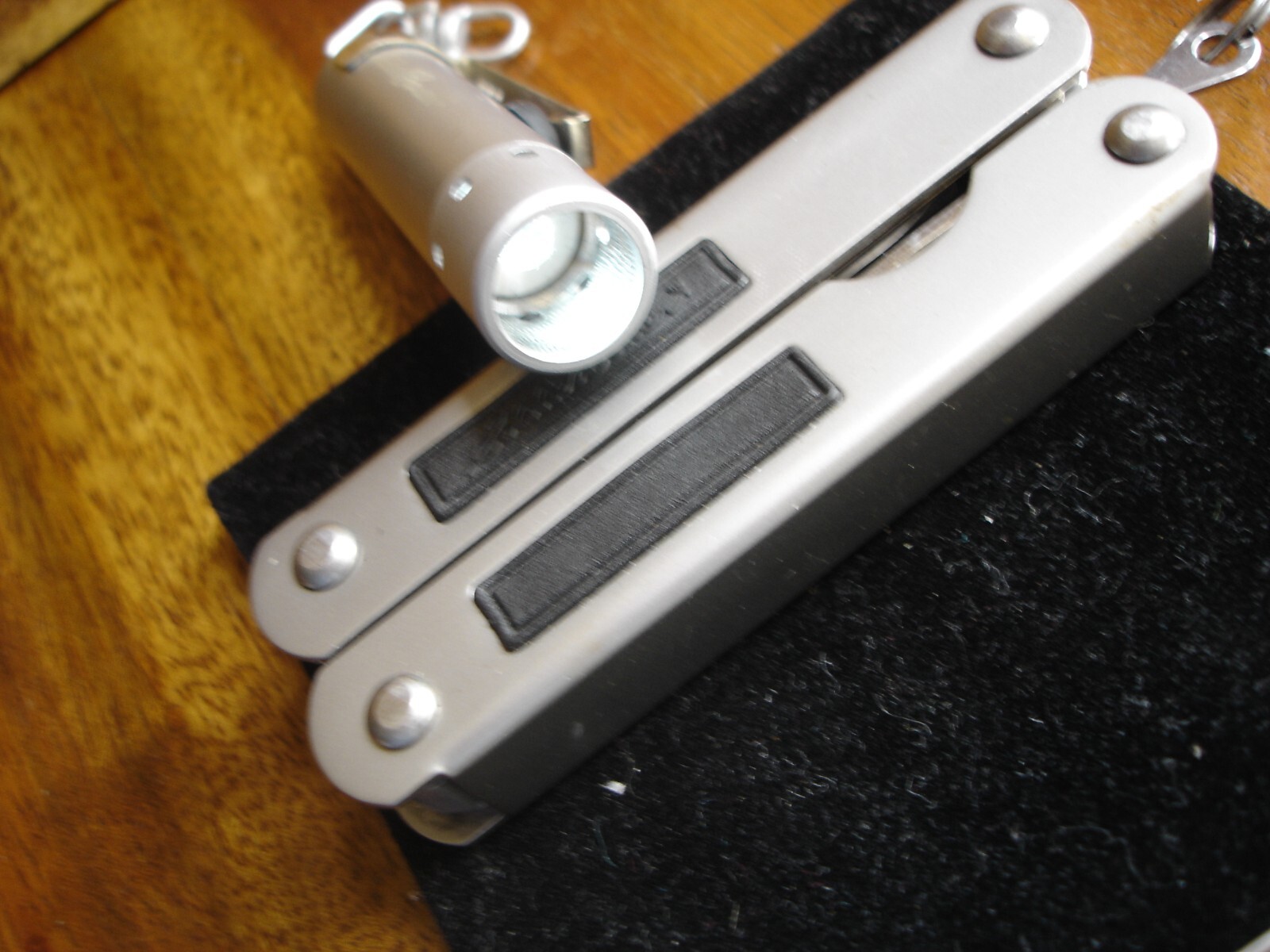Eddie Bauer Travel Camping Multi-Tools +5 Manicure Set+3 & Led Light