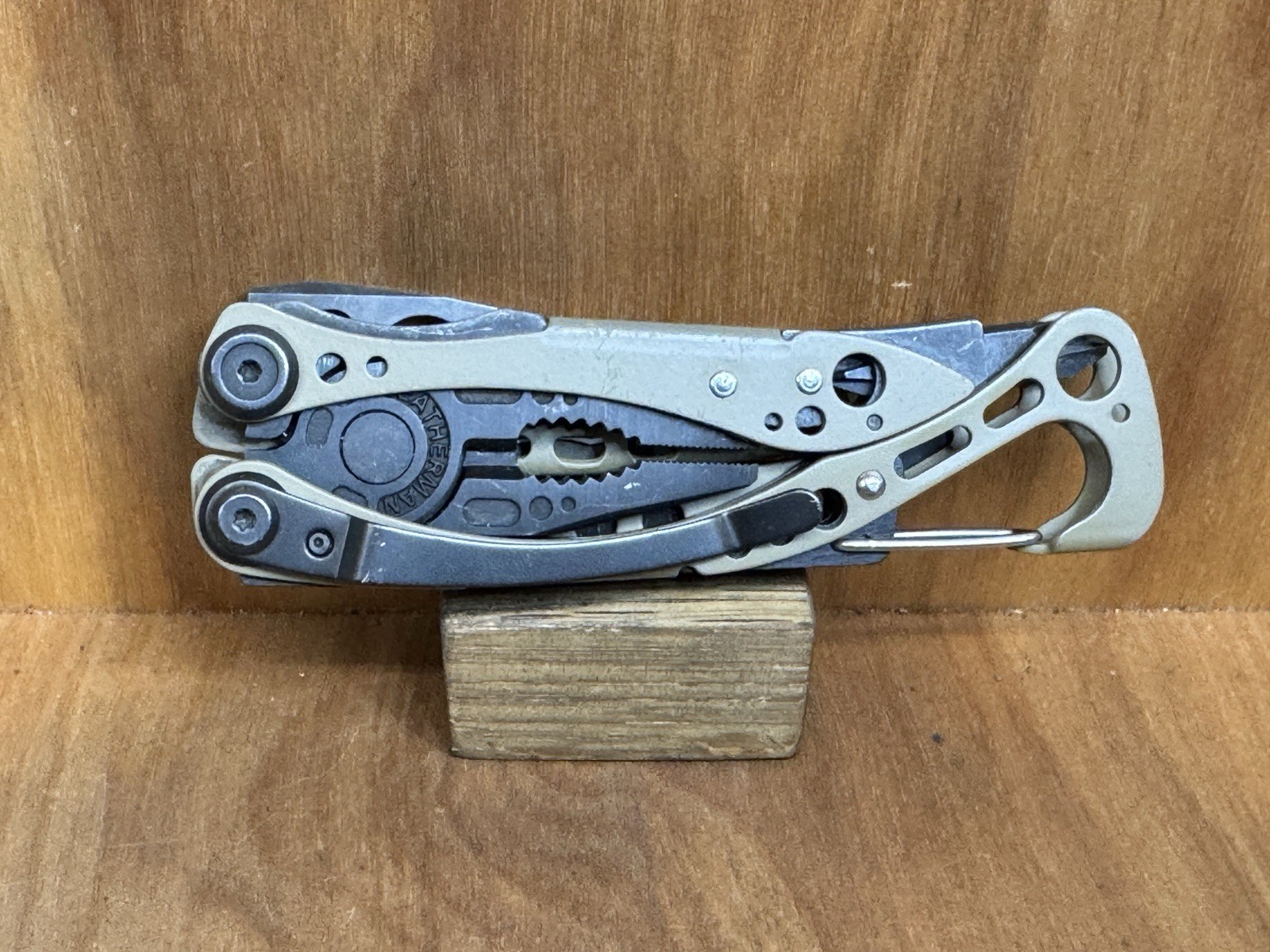 LEATHERMAN SKELETOOL Coyote/Black Multi Tool Combo Blade EXCELLENT!