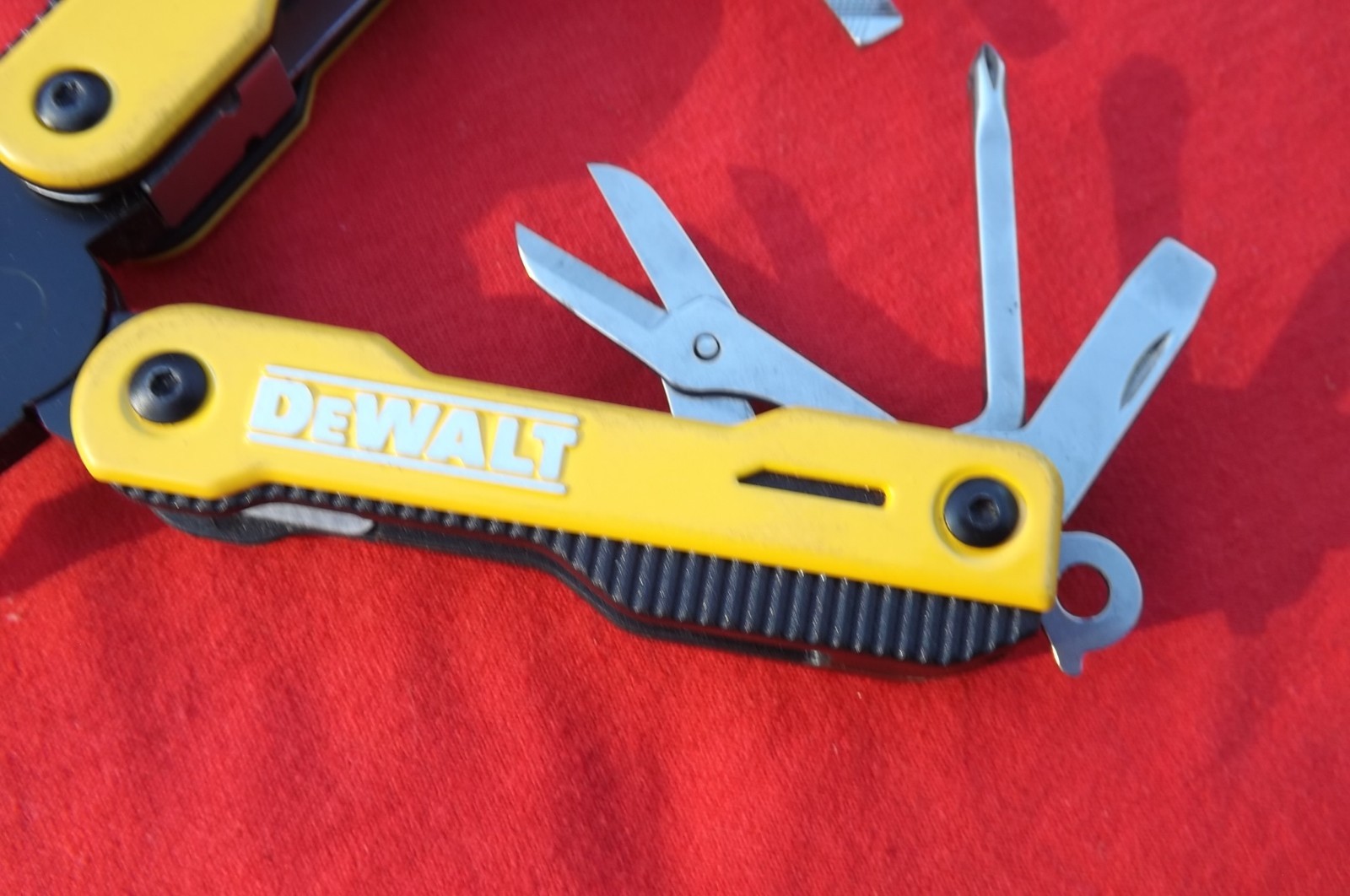 Dewalt MT16 16 in 1 Multi Tool Pocket Knife Pliers Set Stainless Steel Multitool