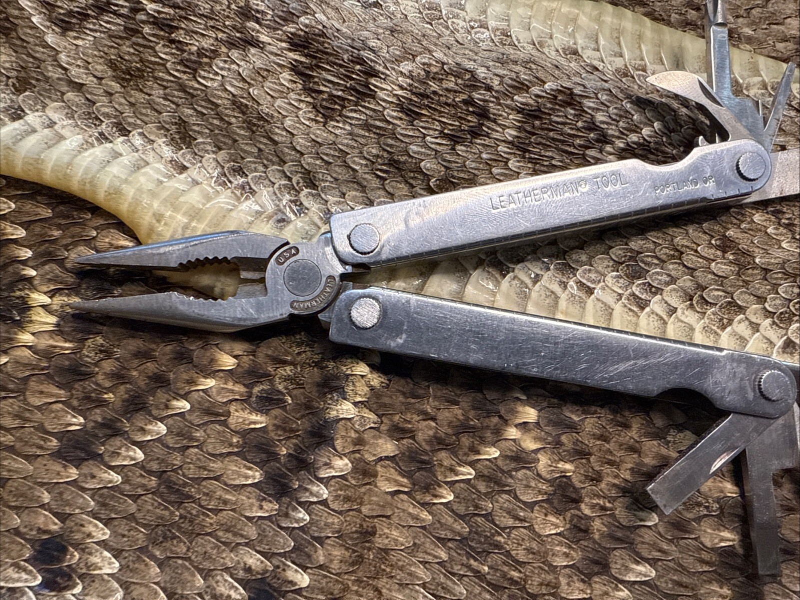 Vintage “LEATHERMAN” Multi-Tool Portland OR. USA w/Leather Sheath Very Clean