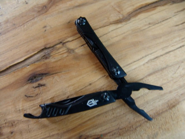 GERBER-CENTER DRIVE-MULTI PLIER-w/GERBER DIME-GERBER CASE-STAINLESS & BLK-EXCLNT
