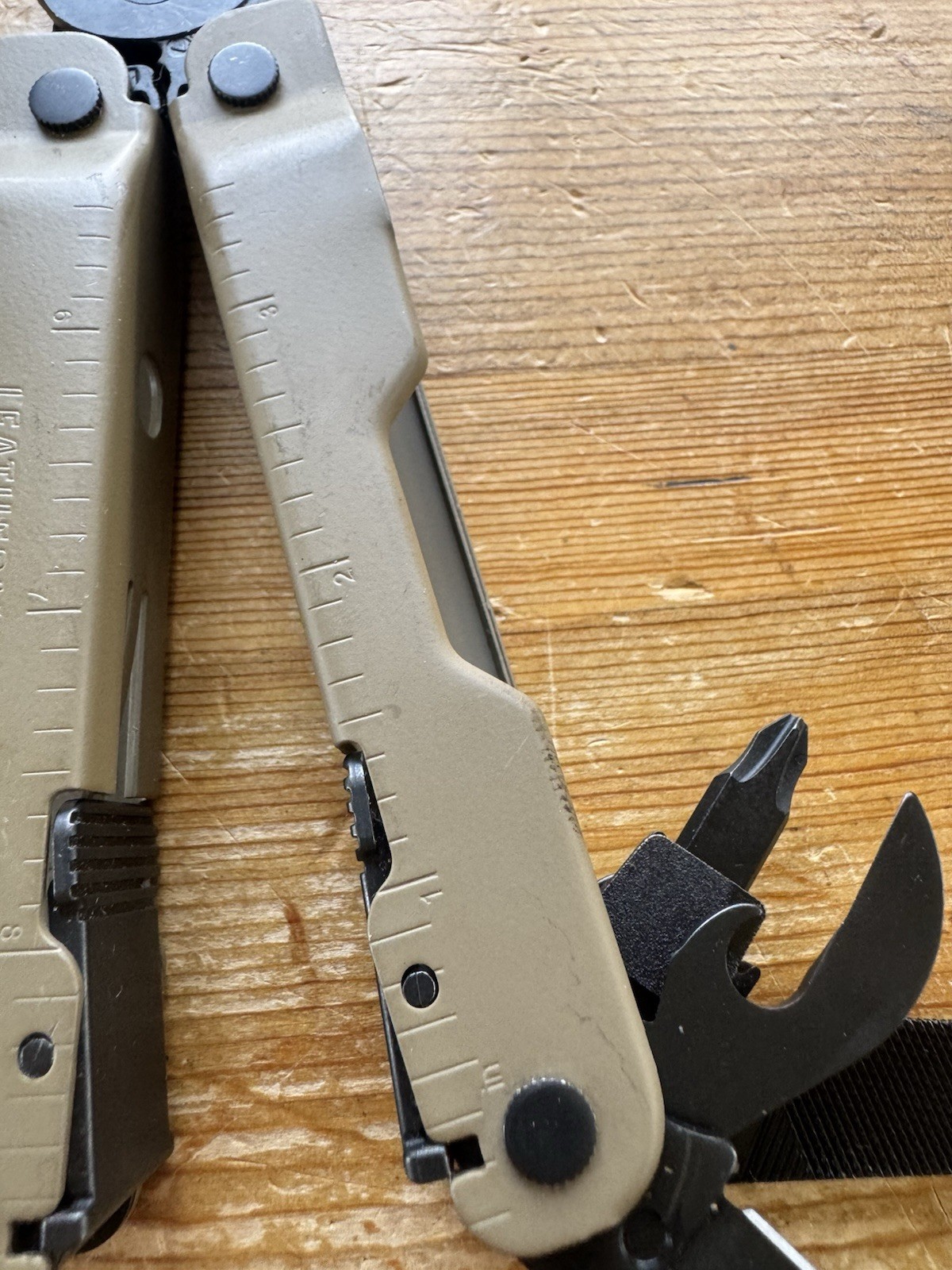 Leatherman Super Tool 300M Multitool Coyote Tan Black Oxide w/ Brush Adapter