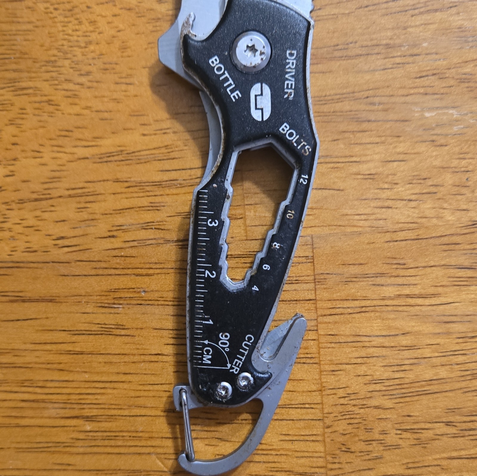 True Utility HL2WH Stainless Steel 7-in-1 Multi-Tool Knife Carabiner Silver