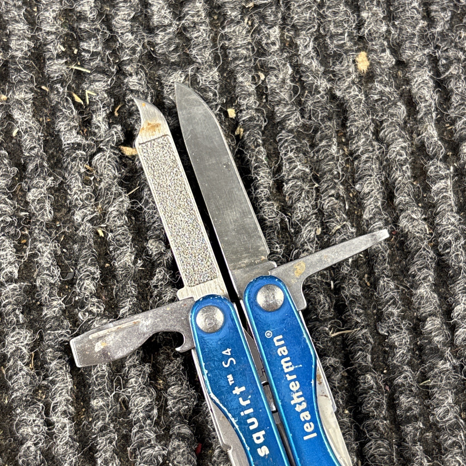 Leatherman Squirt S4 Stainless Steel Multitool Keychain – Blue (186)