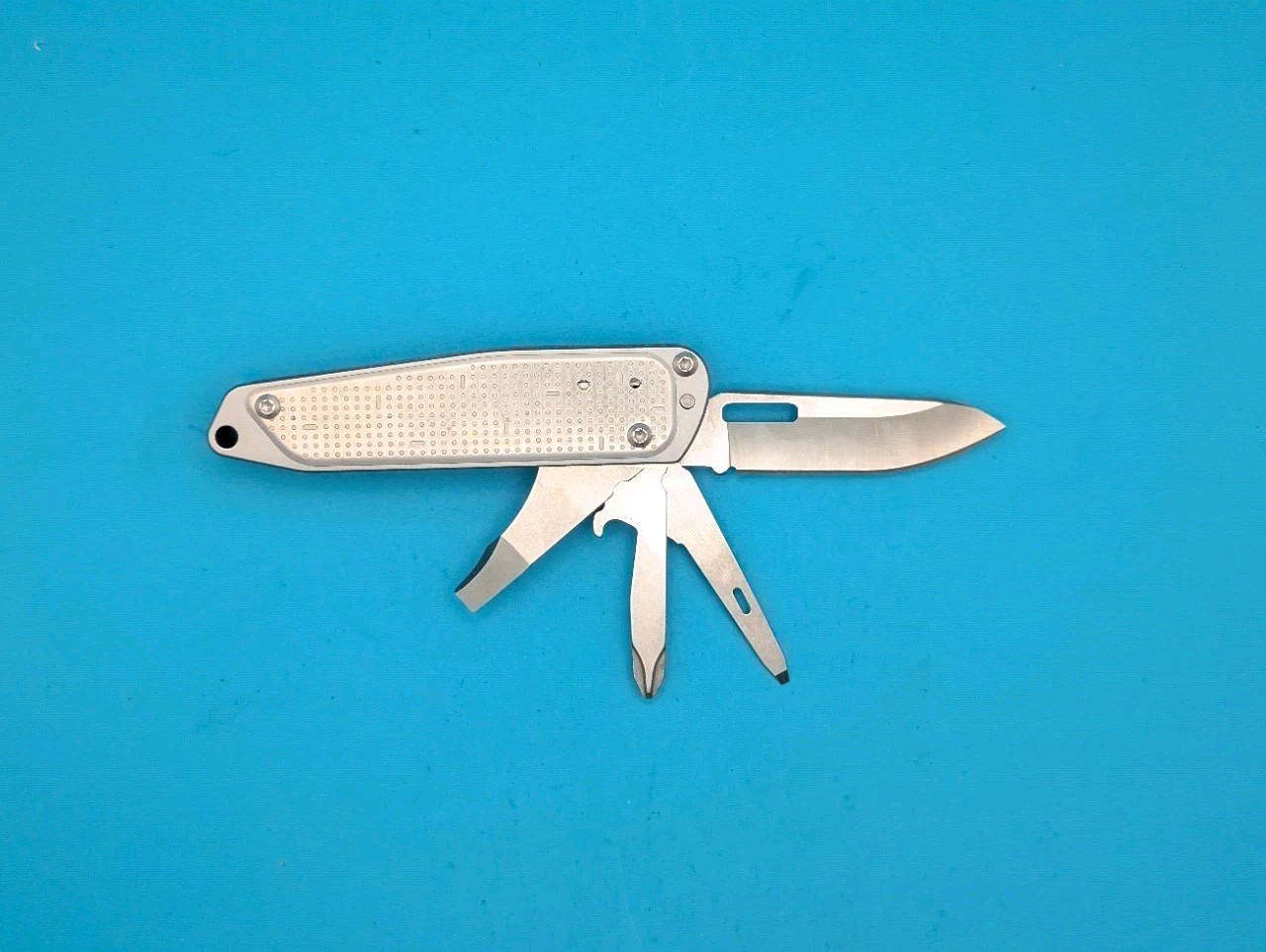 Leatherman FREE T2 Pocket Knife Multi-tool!