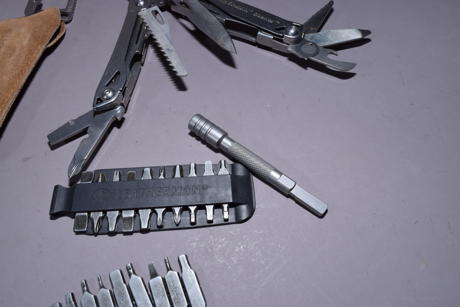 Leatherman Sidekick Multi-Tool, 2d bit kit, extender, Carabiner, leather pouch