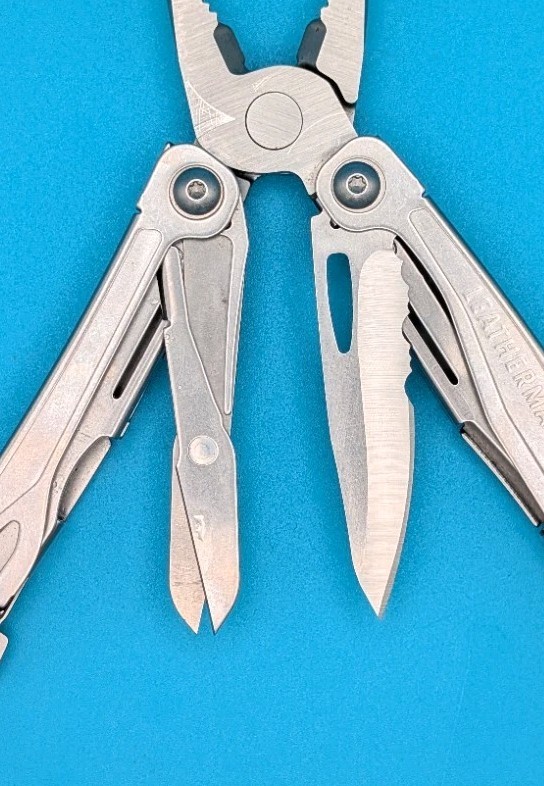 LEATHERMAN WINGMAN MULTI-TOOL! FAST SHIPPING!