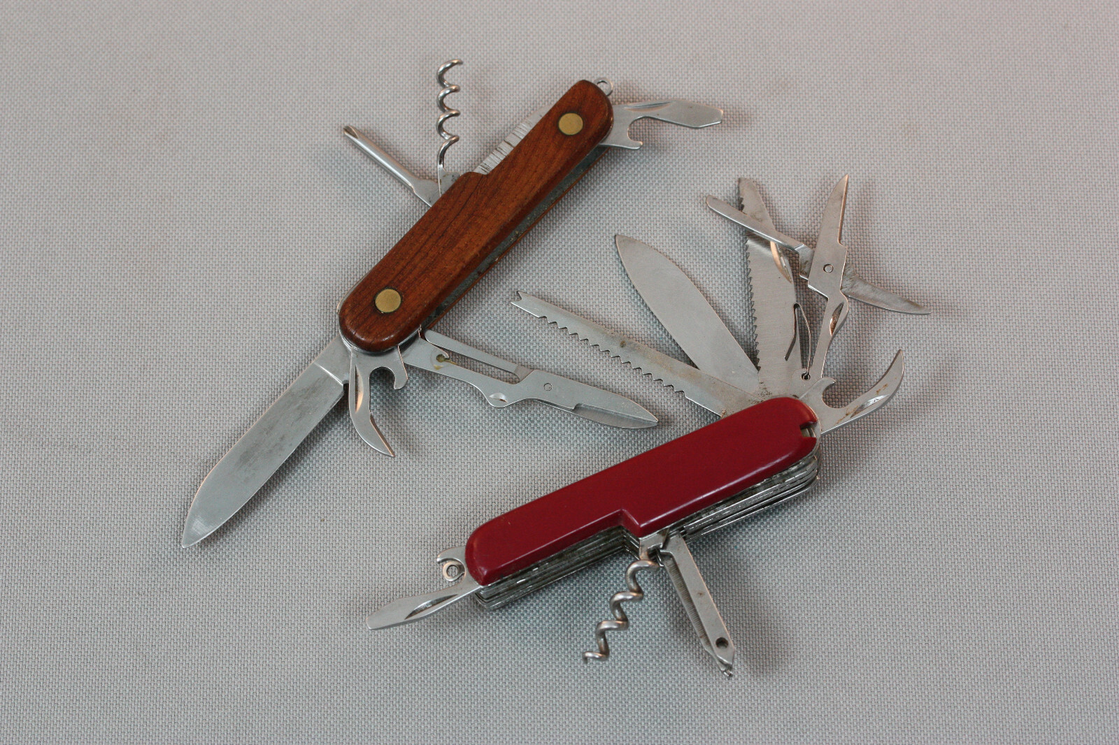 PAIR OF MULTI-USE POCKET KNIVES